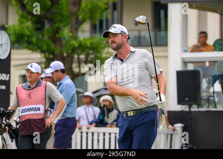 Marc Leishman, d'Australie, débarque au trou 10 lors de la partie de 2nd du LIV Golf Invitational Bangkok au Stonehill Golf course à Bangkok, EN THAÏLANDE Banque D'Images