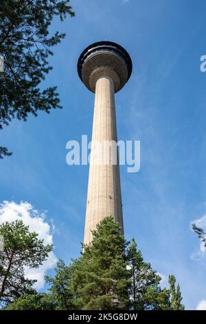 Vue à angle bas de la tour d'observation de Näsinneula à Tampere, en Finlande Banque D'Images