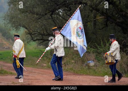 Stritez, République tchèque. 8th octobre 2022. Les soldats vêtus des uniformes utilisés par la seconde guerre de Silésie (partie de la guerre de succession autrichienne) par acte commémoratif pour l'anniversaire de la bataille de Sor (en Zdar tchèque).les habitants de Stritez près de Trutnov ont rendu hommage aux soldats tombés de la seconde guerre de Silésie (Partie de la guerre de succession autrichienne) en reconstruisant la célèbre bataille de Soor. La bataille de Soor (30 septembre 1745) fut une bataille entre l'armée prussienne de Frédéric le Grand et une armée austro-saxonne dirigée par le prince Charles Alexandre de Lorraine pendant les deuxièmes siles Banque D'Images