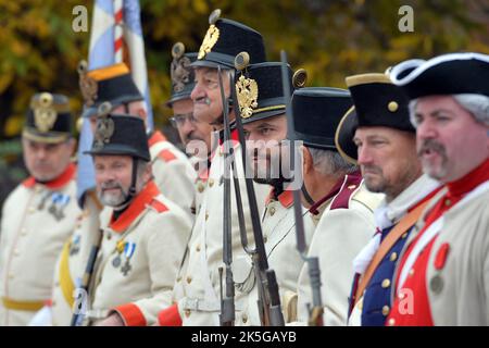 Stritez, République tchèque. 8th octobre 2022. Les soldats vêtus des uniformes utilisés par la seconde guerre de Silésie (partie de la guerre de succession autrichienne) par acte commémoratif pour l'anniversaire de la bataille de Sor (en Zdar tchèque).les habitants de Stritez près de Trutnov ont rendu hommage aux soldats tombés de la seconde guerre de Silésie (Partie de la guerre de succession autrichienne) en reconstruisant la célèbre bataille de Soor. La bataille de Soor (30 septembre 1745) fut une bataille entre l'armée prussienne de Frédéric le Grand et une armée austro-saxonne dirigée par le prince Charles Alexandre de Lorraine pendant les deuxièmes siles Banque D'Images