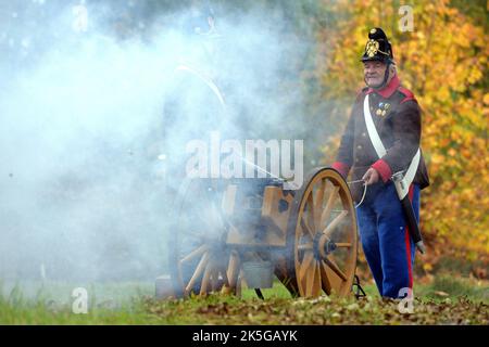 Stritez, République tchèque. 8th octobre 2022. Les soldats vêtus des uniformes utilisés par la seconde guerre de Silésie (partie de la guerre de succession autrichienne) par acte commémoratif pour l'anniversaire de la bataille de Sor (en Zdar tchèque).les habitants de Stritez près de Trutnov ont rendu hommage aux soldats tombés de la seconde guerre de Silésie (Partie de la guerre de succession autrichienne) en reconstruisant la célèbre bataille de Soor. La bataille de Soor (30 septembre 1745) fut une bataille entre l'armée prussienne de Frédéric le Grand et une armée austro-saxonne dirigée par le prince Charles Alexandre de Lorraine pendant les deuxièmes siles Banque D'Images