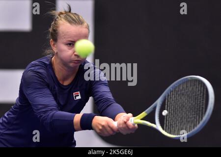 Ostrava, République tchèque. 08th octobre 2022. Barbora Krejcikova de République tchèque en action pendant le tournoi de tennis féminin WTA Agel Open 2022 contre Elena Rybakina du Kazakhstan, sur 8 octobre 2022, à Ostrava, République tchèque. Crédit: Jaroslav Ozana/CTK photo/Alay Live News Banque D'Images
