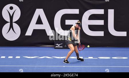Ostrava, République tchèque. 08th octobre 2022. Elena Rybakina du Kazakhstan en action pendant le tournoi de tennis féminin de WTA Agel Open 2022 contre Barbora Krejcikova de la République tchèque, sur 8 octobre 2022, à Ostrava, République tchèque. Crédit: Jaroslav Ozana/CTK photo/Alay Live News Banque D'Images