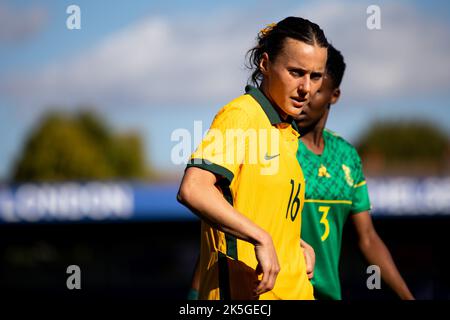 Londres, Royaume-Uni. 08th octobre 2022. Hayley Raso (16 Australie) lors du match international entre l'Australie et l'Afrique du Sud à Kingsmeadow à Londres, en Angleterre. (Liam Asman/SPP) crédit: SPP Sport presse photo. /Alamy Live News Banque D'Images