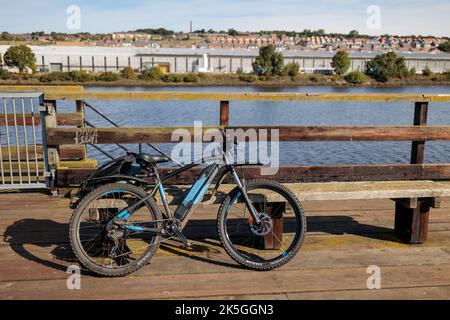 Blaydon Angleterre: 17th sept 2022: E-cyclisme dans le nord-est de l'Angleterre. Vue sur le vélo avec Scotswood et River Tyne en arrière-plan Banque D'Images