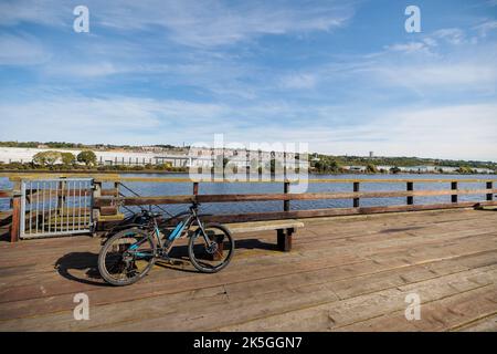 Blaydon Angleterre: 17th sept 2022: E-cyclisme dans le nord-est de l'Angleterre. Vue sur le vélo avec Scotswood et River Tyne en arrière-plan Banque D'Images