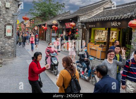 Yangzhou, Jiangsu, Chine. Dong Guan Scène de rue. Banque D'Images