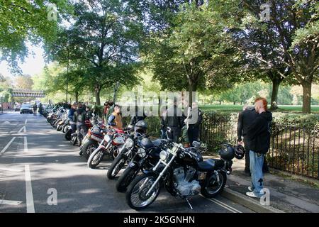 manifestation des motocyclistes contre l'intention du conseil hackney d'introduire des frais de stationnement pour les motos électriques et essence et les scooters samedi 8th octobre 2022 Banque D'Images