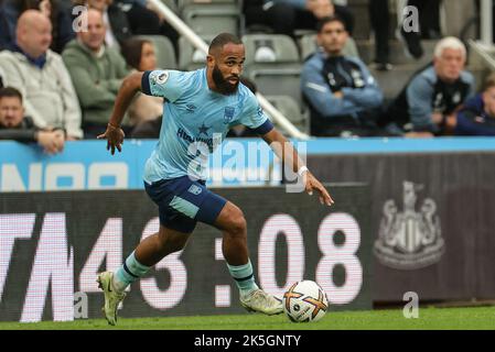 Newcastle, Royaume-Uni. 08th octobre 2022. Bryan Mbeumo #19 de Brentford se brise avec le ballon pendant le match de la Premier League Newcastle United contre Brentford à St. James's Park, Newcastle, Royaume-Uni, 8th octobre 2022 (photo de Mark Cosgrove/News Images) à Newcastle, Royaume-Uni le 10/8/2022. (Photo de Mark Cosgrove/News Images/Sipa USA) crédit: SIPA USA/Alay Live News Banque D'Images