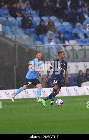 8th octobre 2022 ; Allianz Stadium, Sydney, Nouvelle-Galles du Sud, Australie : football a-League FC Sydney contre Melbourne victoire : Nani de Melbourne victoire contrôle le ballon dans le milieu de terrain Banque D'Images