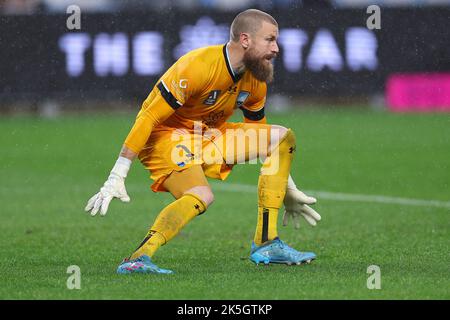 8th octobre 2022 ; Allianz Stadium, Sydney, Nouvelle-Galles du Sud, Australie : football de la ligue a du FC de Sydney contre la victoire de Melbourne : Andrew Redmayne du FC de Sydney se prépare à faire une économie Banque D'Images