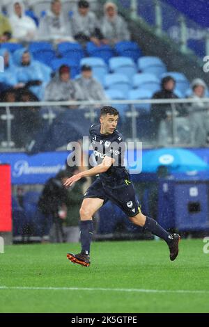 8th octobre 2022 ; Allianz Stadium, Sydney, Nouvelle-Galles du Sud, Australie : une ligue de football Sydney FC contre Melbourne victoire : Cadete de Melbourne victoire en regardant derrière lui le ballon Banque D'Images