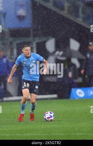 8th octobre 2022 ; Allianz Stadium, Sydney, Nouvelle-Galles du Sud, Australie : football a-League FC Sydney contre Melbourne victoire : Joe Lolley du FC Sydney crée une option attaquante Banque D'Images