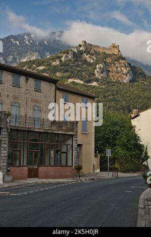 Château Puilaurens vu du village Banque D'Images