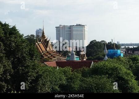 Les toits du Palais Royal à Phnom Penh Banque D'Images