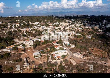 Vue aérienne du village d'Ineia sur les Akamas Banque D'Images