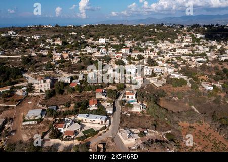 Vue aérienne du village d'Ineia sur les Akamas Banque D'Images