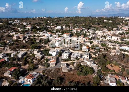 Vue aérienne du village d'Ineia sur les Akamas Banque D'Images