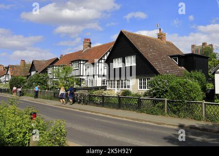 Maisons dans le village de Thorpeness, comté de Suffolk, Angleterre Banque D'Images