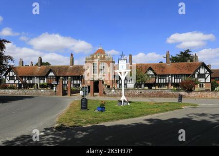 Les Almshres de Margaret Ogilvie, village de Thorpeness, comté de Suffolk, Angleterre Banque D'Images