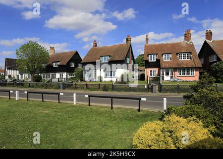 Maisons dans le village de Thorpeness, comté de Suffolk, Angleterre Banque D'Images