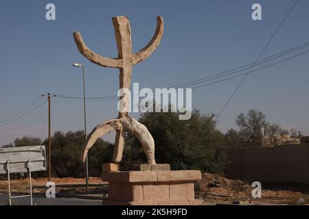Yefren, Libye. 8th octobre 2022. Vue sur le symbole amazigh Tifinagh au centre de la ville montagneuse d'Ifrane, habitée par les Berbères de Libye. (Image de crédit : © Islam Alatrash/SOPA Images via ZUMA Press Wire) Banque D'Images