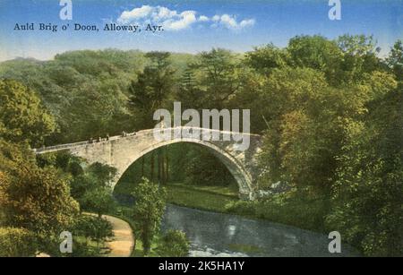 Une carte postale antique intitulée «Auld Brig o» Doon, Alloway, Ayr». Décrit le célèbre pont médiéval tardif, Brig o' Doon, qui traverse le Doon dans le Ayrshire, en Écosse, Banque D'Images