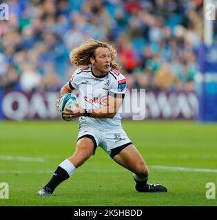 8th octobre 2022 ; Royal Dublin Society Arena, Dublin, Irlande ; United Rugby Championships, Leinster versus Cell C Sharks ; Werner Kok de Cell C Sharks avec le ballon Banque D'Images