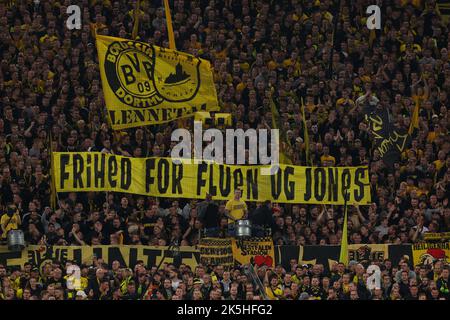 DORTMUND, ALLEMAGNE - OCTOBRE 8 : fans et supporters de Borussia Dortmund au cours de la 1. Match de Bundesliga entre Borussia Dortmund et le FC Bayern Munchen au parc signal Iduna sur 8 octobre 2022 à Dortmund, Allemagne (photo de Marcel ter Bals/Orange Pictures) Banque D'Images