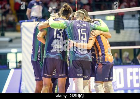 Monza, Italie. 08th octobre 2022. Joueurs de Vero Volley Monza pendant Vero Volley Monza vs Allianz Milano, Volleyball Italien série A Men SuperLeague Championship à Monza, Italie, 08 octobre 2022 Credit: Independent photo Agency/Alay Live News Banque D'Images