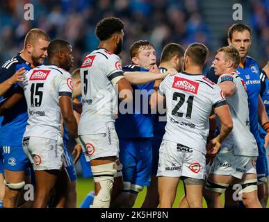 8th octobre 2022 ; Royal Dublin Society Arena, Dublin, Irlande ; United Rugby Championships, Leinster versus Cell C Sharks ; les deux équipes se mettent dans une bagarre Banque D'Images