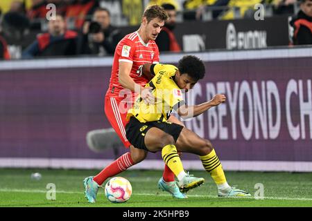 DORTMUND - (lr) Josip Stanisic du FC Bayern Munchen, Karim Adeyemi de Borussia Dortmund pendant le match Bundesliga entre Borussia Dortmund et le FC Bayern Munich au parc signal Iduna sur 8 octobre 2022 à Dortmund, Allemagne. ANP | hauteur néerlandaise | GERRIT DE COLOGNE Banque D'Images