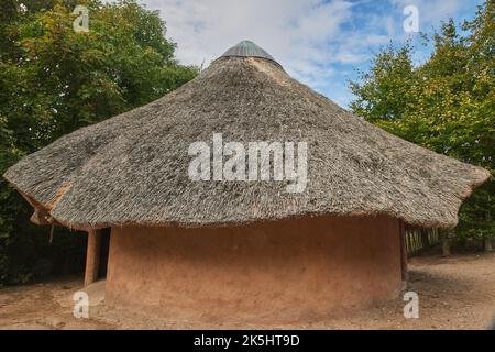 Refuge africain décoratif de tribus anciennes dans le zoo danois Banque D'Images