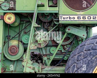Détail des engrenages et des poulies d'une moissonneuse-batteuse John Deer Turbo 6602 à Lind, Washington, États-Unis Banque D'Images
