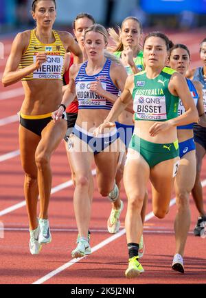 Keely Hodgkinson, de GB&ni, et Catriona Bissett, d’Australie, qui se disputent les épreuves féminines de 800m aux Championnats du monde d’athlétisme, Hayward Field, E Banque D'Images