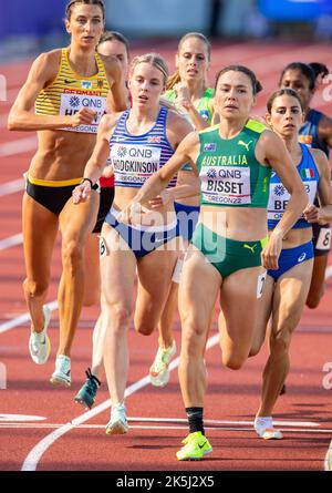 Keely Hodgkinson, de GB&ni, et Catriona Bissett, d’Australie, qui se disputent les épreuves féminines de 800m aux Championnats du monde d’athlétisme, Hayward Field, E Banque D'Images