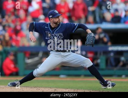 Cleveland, États-Unis. 08th octobre 2022. Le pichet de secours de Tampa Bay Rays Cory Kluber lance dans le treizième repas contre les gardiens de Cleveland dans un jeu de carte sauvage de la Ligue américaine au progressive Field à Cleveland, Ohio, samedi, 8 octobre 2022. Photo par Aaron Josefczyk/UPI. Crédit : UPI/Alay Live News Banque D'Images