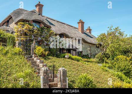 Chalet traditionnel de chaume au village de Godshill sur l'île de Wight, dans le sud-est de l'Angleterre. Banque D'Images