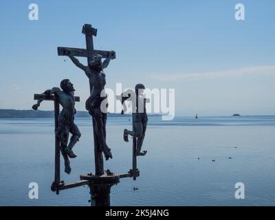 Croix de Suède, groupe de crucifixion à l'entrée de l'île Mainau, Lac de Constance, Bade-Wurtemberg, Allemagne Banque D'Images