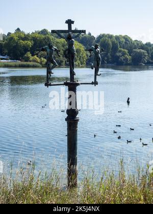 Croix de Suède, groupe de crucifixion à l'entrée de l'île Mainau, Lac de Constance, Bade-Wurtemberg, Allemagne Banque D'Images
