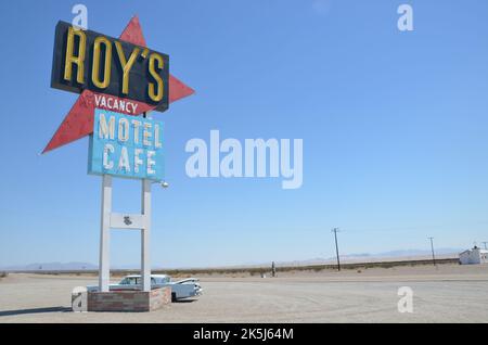 Amboy, Californie, Etats-Unis - 3 septembre 2022: Roy's Motel and Cafe sur la route 66 Banque D'Images