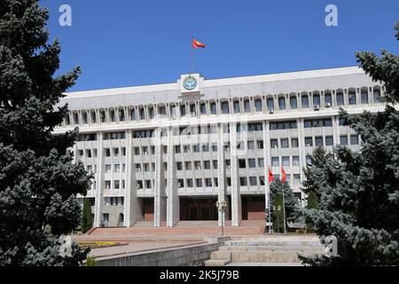 Bâtiment du Parlement et bureau du Président de la Maison Blanche, avenue Chui, Bichkek, région de Bichkek, Kirghizistan, Asie centrale Banque D'Images