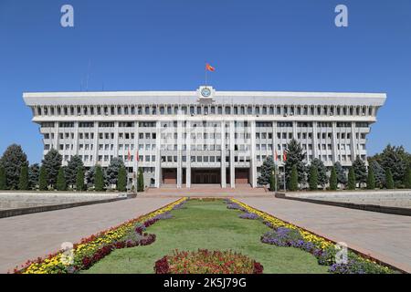 Bâtiment du Parlement et bureau du Président de la Maison Blanche, avenue Chui, Bichkek, région de Bichkek, Kirghizistan, Asie centrale Banque D'Images