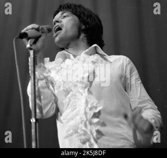 La performance des Rolling Stones dans le Westfalenhalle de Dortmund en 1966 a été accompagnée par quelques fans qui ont connu une frénésie, l'Allemagne Banque D'Images