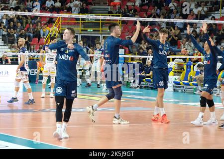 Vérone, Italie. 08th octobre 2022. Exultation de Rok Mozic - WithU Verona pendant WithU Verona vs ITAS Trentino, Volleyball Italien Serie A Men SuperLeague Championship Championship à Vérone, Italie, 08 octobre 2022 Credit: Independent photo Agency/Alay Live News Banque D'Images