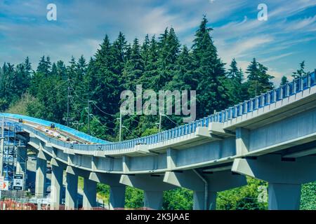 Le système de transport de masse Light Rail est en construction alors qu'il s'étendait dans la banlieue de Seattle, Washington. Banque D'Images