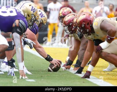Tempe, Arizona, États-Unis. 8th octobre 2022. Arizona State Sun Devils et Washington Huskies Line affrontent le match de football de la NCAA entre les Washington Huskies et les Arizona Sun Devils au Sun Devil Stadium de Tempe, Arizona. Michael Cazares/Cal Sport Media. Crédit : csm/Alay Live News Banque D'Images