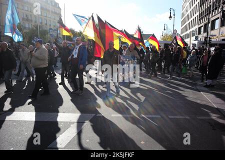 Berlin, Berlin, Allemagne. 10th août 2022. 8 octobre 2022 : les membres du parti de l'AfD (alternative fuer Deutschland ) et les supporters défileront à Berlin et manifesteront devant le Reichstag. (Image de crédit : © Dan Herrick/ZUMA Press Wire) Banque D'Images