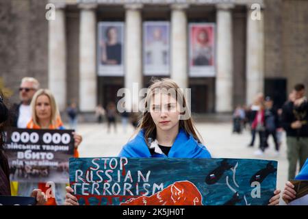 Varsovie, Pologne. 08th octobre 2022. Une centaine de personnes environ se rassemblent pour sensibiliser le public au traitement des animaux blessés par le conflit en Ukraine lors de l'invasion russe à Varsovie, en Pologne, le 08 octobre 2022. (Photo de Jaap Arriens/Sipa USA) crédit: SIPA USA/Alay Live News Banque D'Images