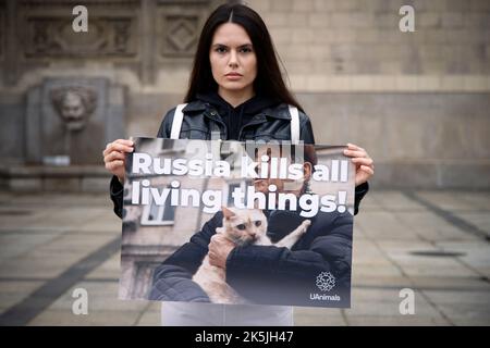 Varsovie, Pologne. 08th octobre 2022. Une centaine de personnes environ se rassemblent pour sensibiliser le public au traitement des animaux blessés par le conflit en Ukraine lors de l'invasion russe à Varsovie, en Pologne, le 08 octobre 2022. (Photo de Jaap Arriens/Sipa USA) crédit: SIPA USA/Alay Live News Banque D'Images